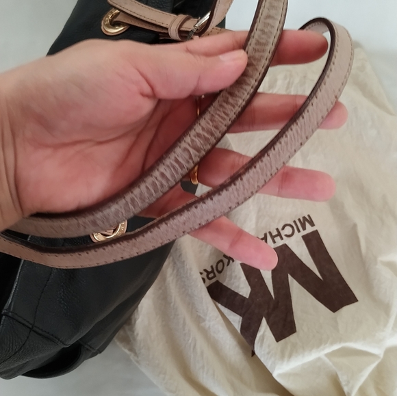 Michael Kors Black Tote bag with Tan straps - Picture 3 of 17